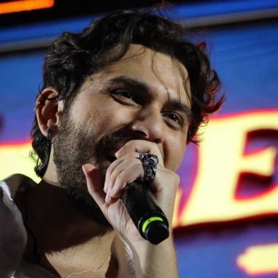 eu e o luan santana escutando brechó