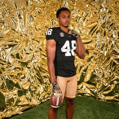 Vanderbilt University 📚 | 6’5 235 (TE) | GPA: 3.6 | Major: Medicine, Health, and Society (Pre-Med) | Houston Native💯 | Servant-Leader 🕊️