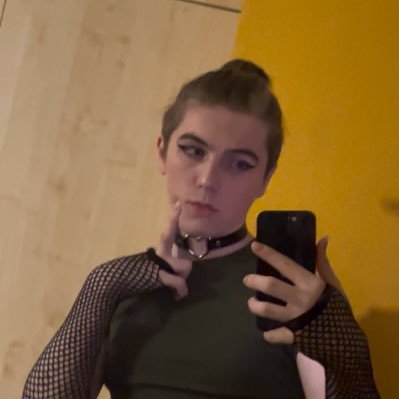 Sionvy's profile picture. 19 🏴󠁧󠁢󠁷󠁬󠁳󠁿🏴󠁧󠁢󠁷󠁬󠁳󠁿. he/they/she, genderfluid so any pronouns, 🩷💜💙 Driven Miquella defender
