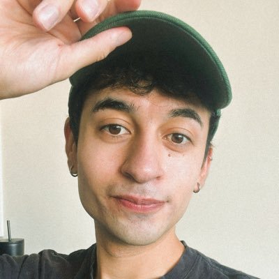 pabl0wl's profile picture. architect and wannabe photographer🐱🎮🌈