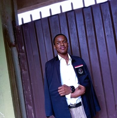 I'm happy to be who I am
And that is a happy man
