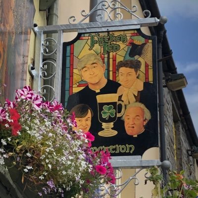 siobhaneire70's profile picture. Animal, Music and Nature lover, Father Ted fan. PJ Harvey. Interiors and heritage. LFC. croí na hÉireann . Northerner. Advocacy. Adopt don’t shop 🌱🦔 💚☘️🎵🐝