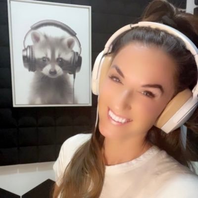 voiceoverTina's profile picture. five star ⭐️ ⭐️ ⭐️ ⭐️ ⭐️ voice over talent - audiobooks, commercials,  characters and more!!!