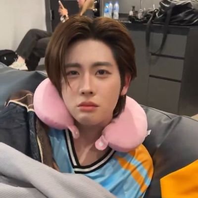 20↑ ⁶ᶜᵒᵈᵉ🐢🏀 ⁿᵗ¹🥕 ᵗˡᵉᶠⁱʳˢᵗᵒⁿᵉ💚🩷 ᵏᵃⁿᵍⁿᵃᵐᵖⁱⁿᵍ🐰🦆 ⁿᶜᵗ🐶 *มัลติแฟนด้อม* เป็นติ่งที่ดูดวงได้นิดหน่อย ยังรับคิวอยู่ทุกวันจ้า ทักมาสอบถามได้น้า #หมอดูแพนด้า