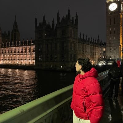 y9ns212's profile picture. 