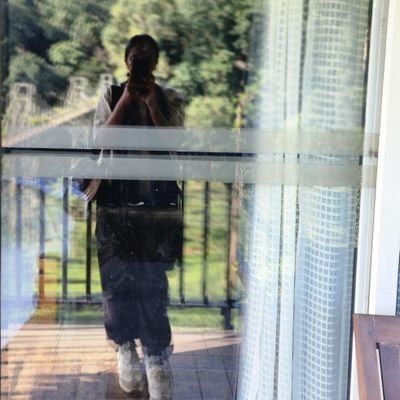 bloshu_'s profile picture. thoughts unfiltered. books unread. moments unposed.