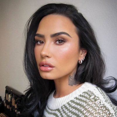– i'mma keep running 'cause a winner don't quit on themselves.