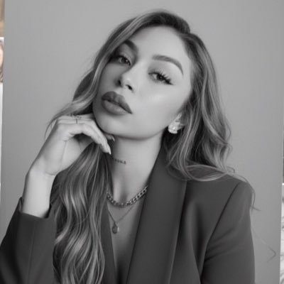 Colombiana ✨ Alzo la voz contra las injusticias del sector salud en pro de mis pacientes que amo 👩⚕️ . mi pasión es servir y cuidar ✨ /de DERECHA 🫴🏻