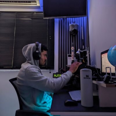 HJ1M_'s profile picture. 