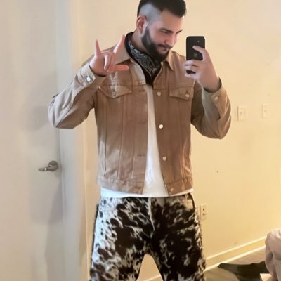 hozayqueervo's profile picture. tom hardy’s spit cup