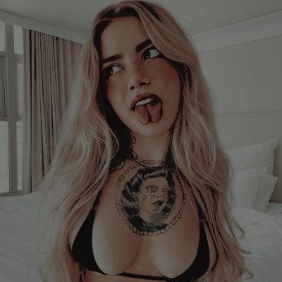 ᅟ
xoxo, your sweetest desire; for the real friends: @PRIVKAHRI.