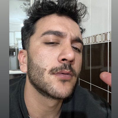 Pir ditirsim ku di nav rêzikên helbestên min de xelk te binase!