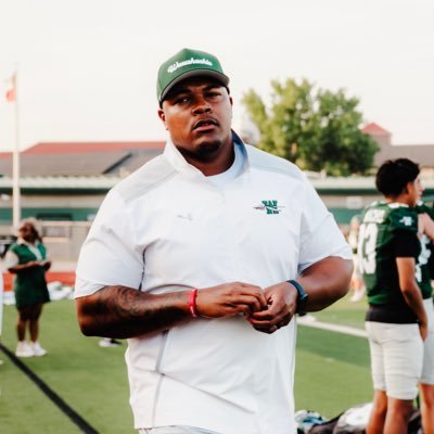 Husband 💍 | @NDNFootball Defensive Line Coach | NUPE♦️ | Proverbs 16:3 † | JUCO Product | @UAB_FB Alum | 3X Grad 🎓 | MISSISSIPPI MADE
