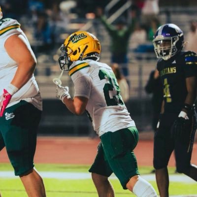 RB // Class of ā27 @ Brea Olinda HS // 3.34 GPA // 5ā8ā 180 // 40yd - 4.9 // Bench: 215, Squat: 355