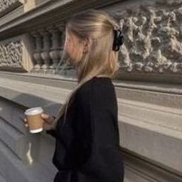 ovraqer22452's profile picture. 