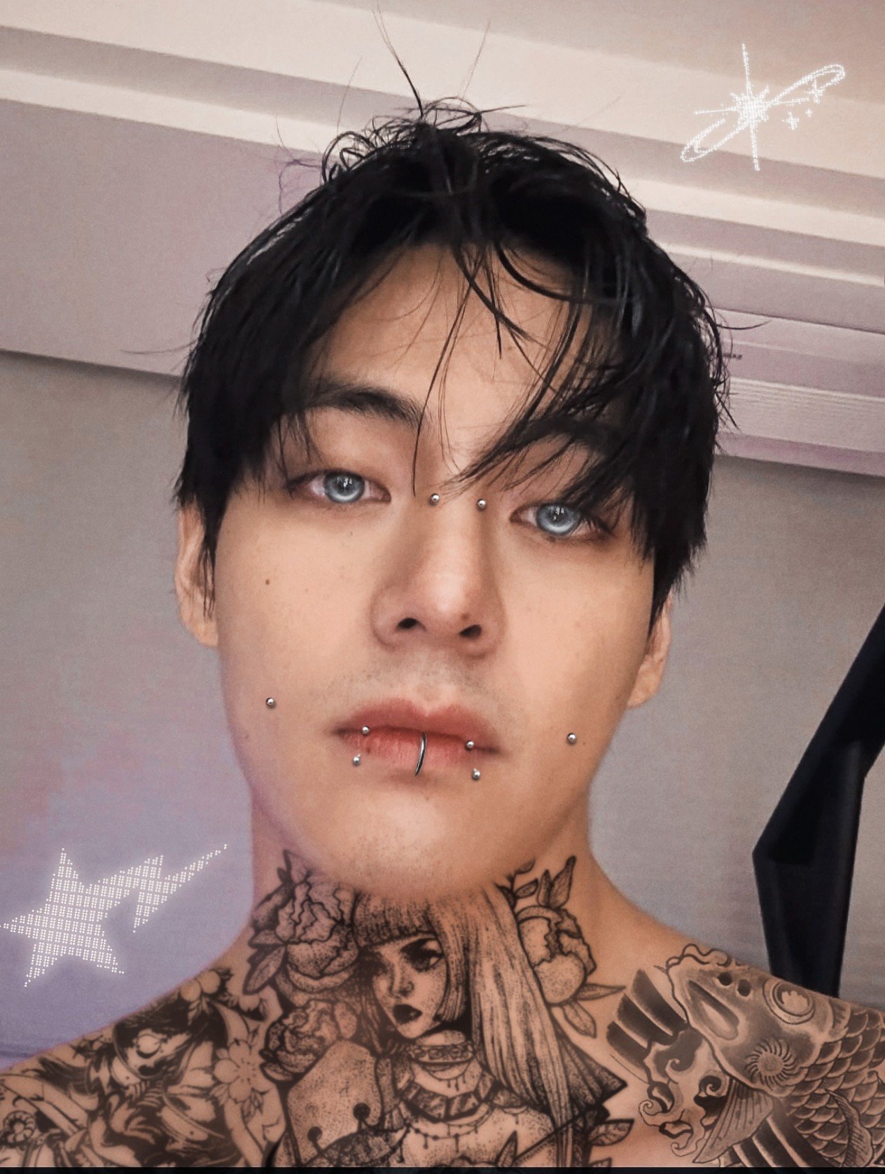  ⠀ ⠀⠀⠀⠀⠀Cubreme con el cariño más puro que tengan tus manos para darme. Haz lo que quieras conmigo, amor, que soy tuyo y no hay remedio. Te pertenezco.