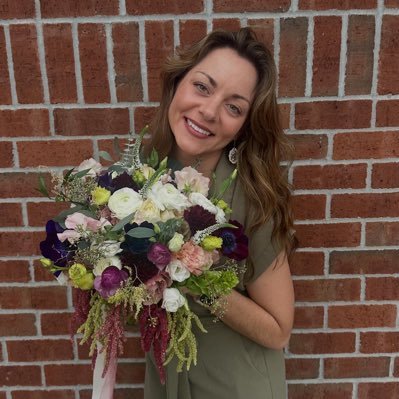 em_smitty9's profile picture. • keep smiling | live a happy life | be amazing •