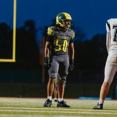 @Ducknationfb C/O 26 Ath (6’1 215) (10.5 in hands) (76 in wingspan) squat : 535 bench: 325 clean: 325 3.4 gpa (302)-(465)-(4891) turneralexandar80@gmail.com