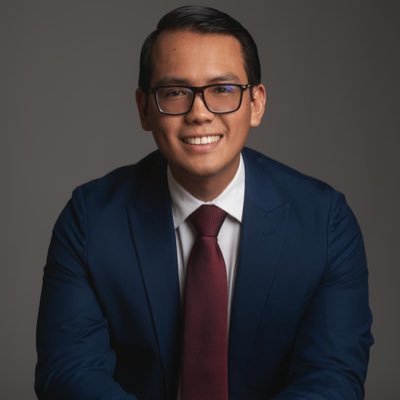Abogado. Magister en Derecho Constitucional y en Derecho Administrativo. Con muchos errores, tratando de ser mejor cada día.