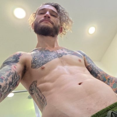 Hung bisexual geek. I love gaming and checkout my links!