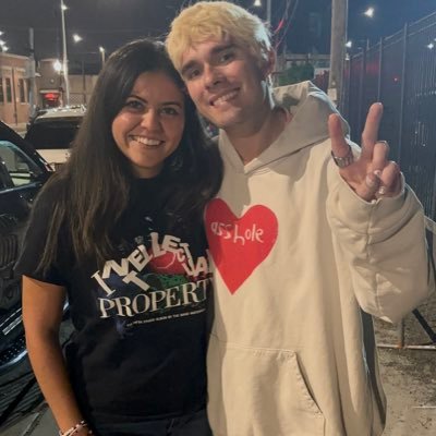 usually I’m all I got, lucky for me I don’t need a lot 🦋 next shows: Parx Chicago, Toronto, Detroit💜 waterparks, green day, canadian bands & more |27|dni -18