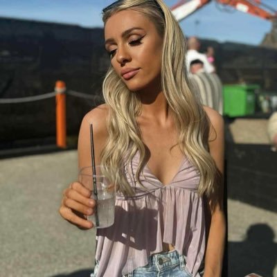 _chanelle_c's profile picture. 