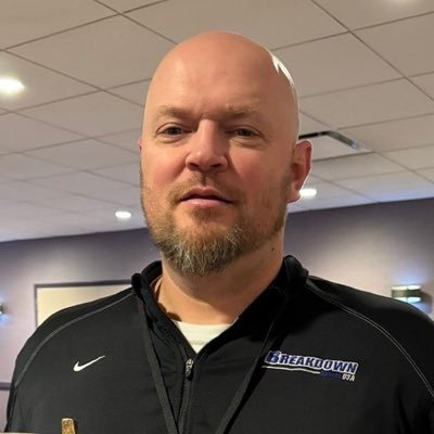 National Analyst/Regional Event Director for @Prephoops, Gopher Illustrated Publisher (@Minnesota247), writer at @northstarhoops, @breakdownusa, 21 years 🏀💪🏽