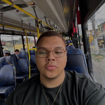 lplpslsl's profile picture. apesar de tudo, vou viver sorrindo.