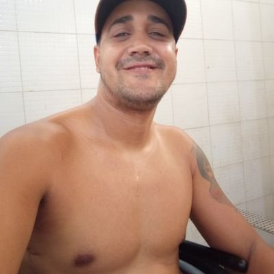 lenderrivero2's profile picture. Me gusta el rap el ron y el baloncesto