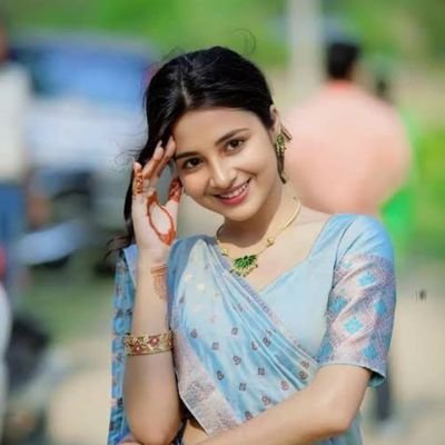 LaibaKhan115837's profile picture. 