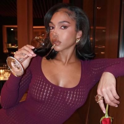 doublecctears's profile picture. fashion enthusiast | Chanel | ♎️ | IDGAF.