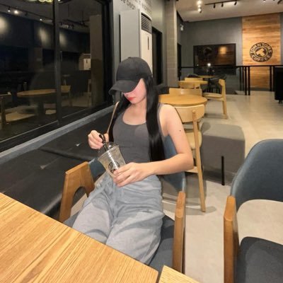 charmspov's profile picture. DND