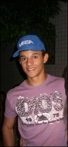 Não busque pessoas perfeitas porque não somos ! busque 
apenas pessoas que te valorizam .