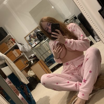 Hey Boys, i'm Back 😜
I'm just a 40yo fun loving Milf with good vibes. 👋
If you Ask me, i really love younger Men who know what they want. ❤️