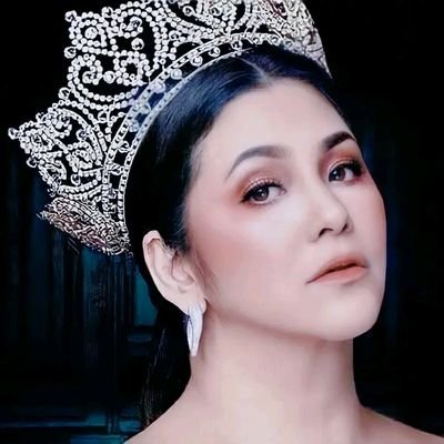 Well, I guess, I write? And I stan Regine.
I'm the writer, I get to decide.