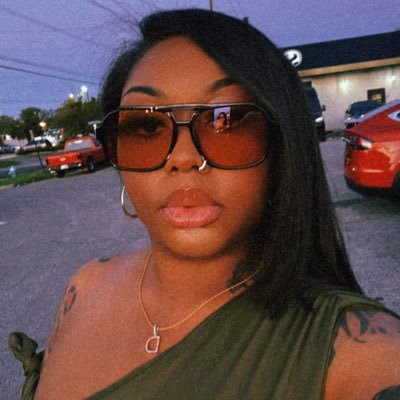 Libra ♎️ Pretty Feet ✨ Real Life Unicorn 🦄 Real Life Bitch 😈 Your favorite’s favorite 🖤 Dog & Tarantula Mom 🕷️🐶🐶 Click the link 🔗 IG: lexythebody_