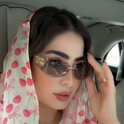 اللهم لا تَحرمنا من امنيةٍ تُفرِح قُلوبنآ وتوبة تَجلى هُمومُنآ وتَوفيقاً يُنِير دُروبنآ وسَعادة تُذهِب حُزننَآ.