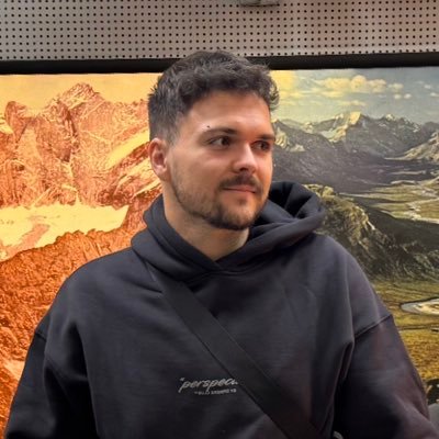 imredraskovits's profile picture. techbro living in England