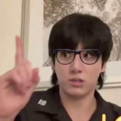 _meanyoongay_'s profile picture. don't you think taekook are in love?

ot7🦪