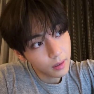 jungkook i yo dedicándole canciones a nuestro noviecito culon ;3