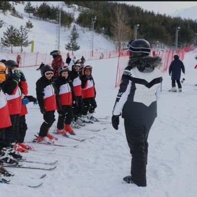 Nesrin__Alim's profile picture. Bir Garip Yolcuyum. Dün başka bir yerdeydim bugün burada. Bakalım yarın nerede olacağız. Ama karların üstü tarifsiz bir Dünya.