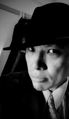 若き日に画家を志すも、介護に明け暮れ自らも病に倒れる。
十年の寝たきりを越え復活。
2年の間に
国展60回記念
#関西国展
第78回#全関西行動展
第78回 #堺市展
第53回 #人展
入選。
死を傍らに、ペンを剣に持ち替え武士道を表現。
#大阪市立美術館付設美術研究所
#アトリエ夢想庵
#芸術#Art