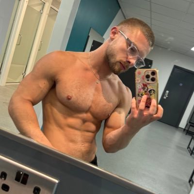 18+ONLY!!! MuscleHimbo at your service!!! Click the link below for my full length videos 🎥 🤪