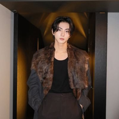 °• O spite o' ! Imma introduce my self jungwon - The handsome leader of enhypen