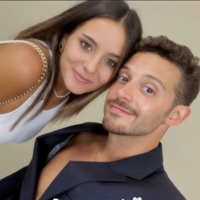 ruggeroxlife_'s profile picture. cuándo me caigo, siempre estás y me levantas🤍🦋 “❤️❤️❤️❤️”