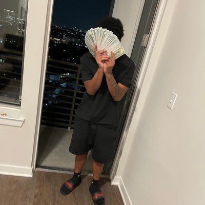 1113third's profile picture. this page is ran by more then one user !!