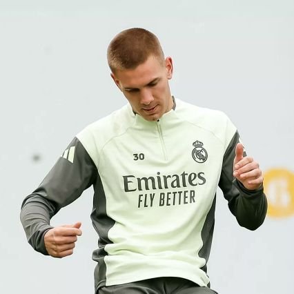 c7madr's profile picture. ريال مدريد أكثر من مجرد نادٍ، إنه تاريخ، مجد، وأسطورة خالدة في عالم كرة القدم.✨