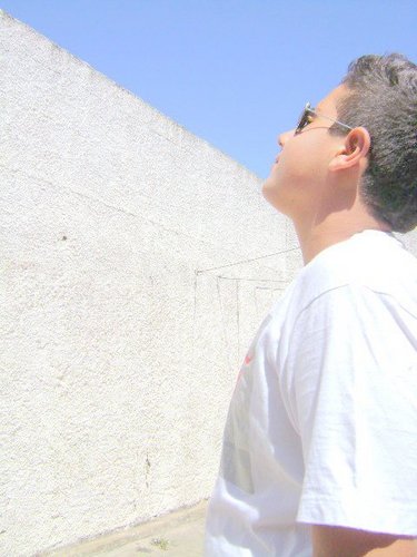 Não viva para que a sua presença seja notada, mas para que a sua falta seja sentida.