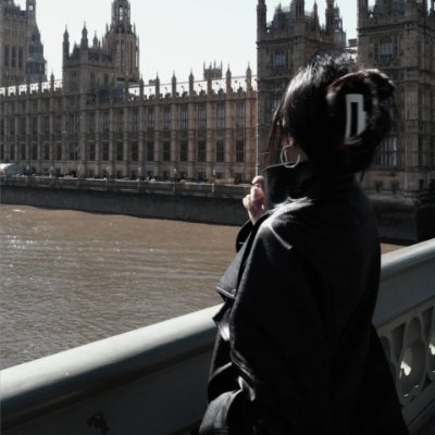 BIvdpGxd5eTC3WW's profile picture. Bibliophile with a coffee addiction. Two creams, no spoilers