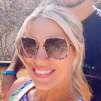 Conservative Southern Christian mom who runs her own business ✝️